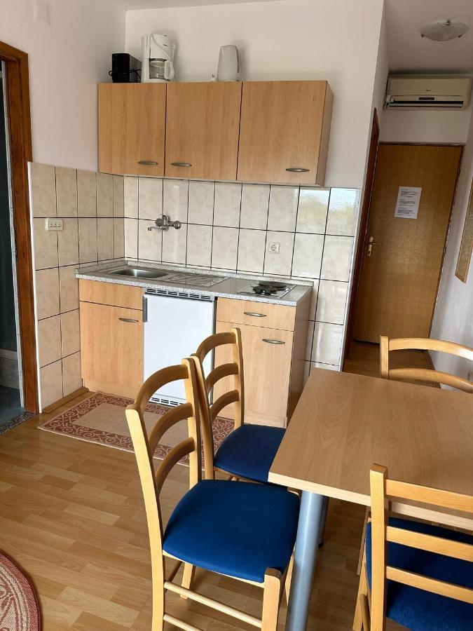 Apartmani Karlobag Bagian luar foto