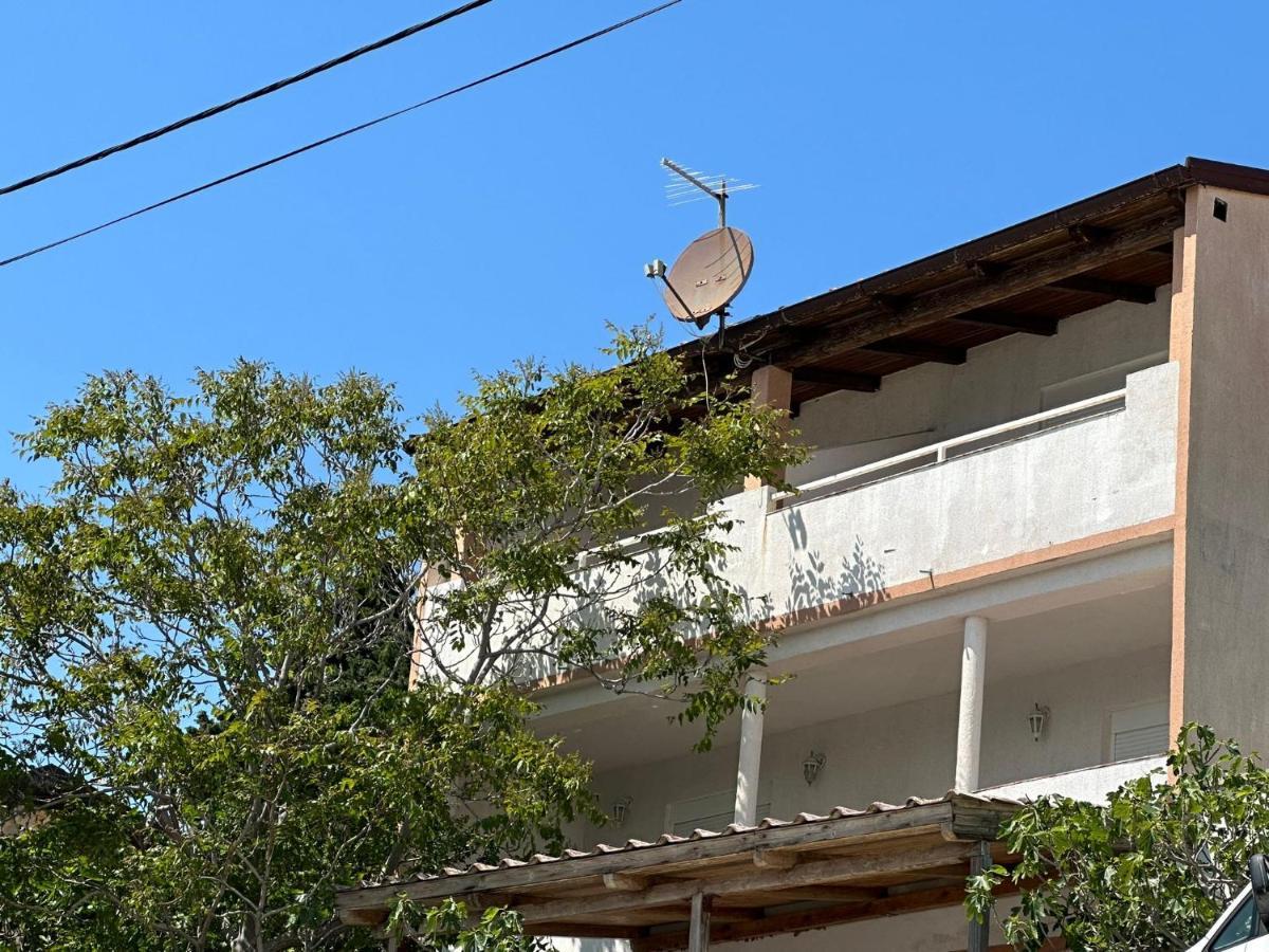 Apartmani Karlobag Bagian luar foto